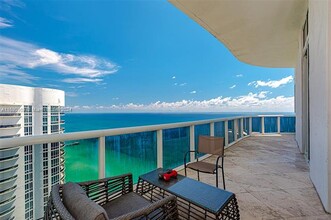 15901 Collins Ave, Unit PH-02 in Sunny Isles Beach, FL - Building Photo - Building Photo