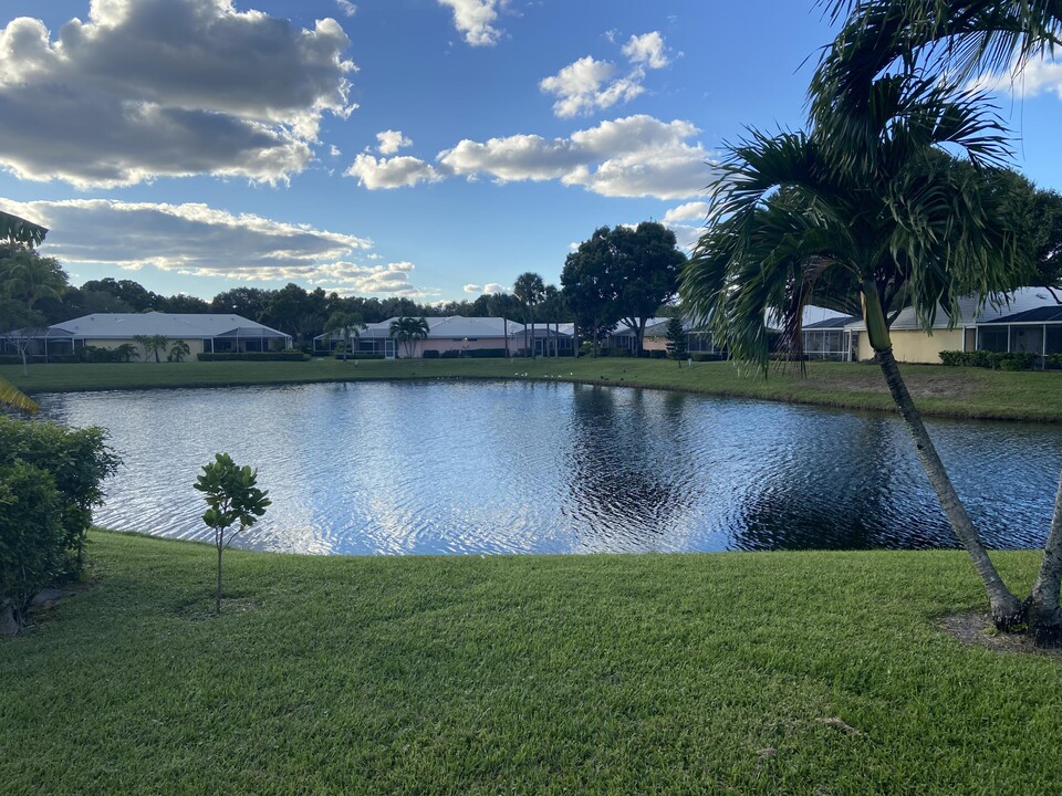 2102 Appleton Ct in Palm Beach Gardens, FL - Building Photo