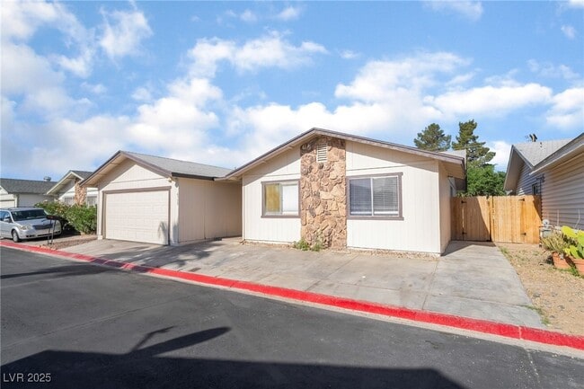 4739 Buena Vista Way in Las Vegas, NV - Building Photo - Building Photo
