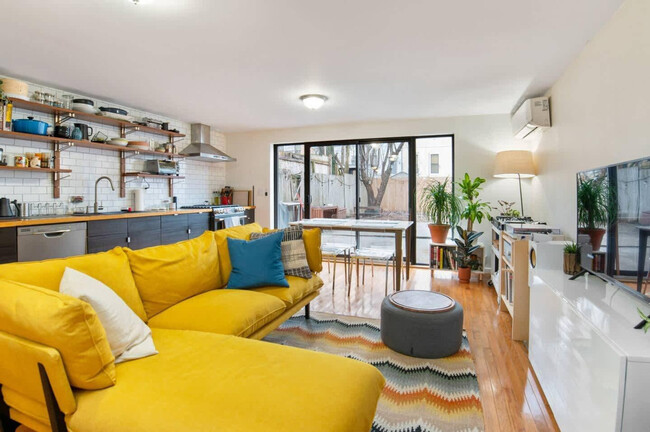 649 DeKalb Ave in Brooklyn, NY - Building Photo - Building Photo