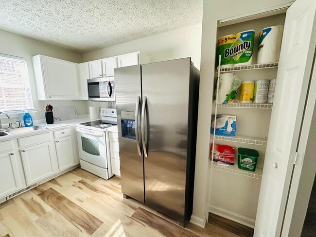 5600 Brandycrest Dr in Raleigh, NC - Building Photo - Building Photo