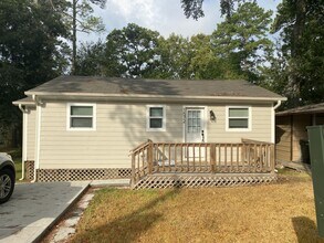 1572 E Pine Lake Cir in Montgomery, TX - Foto de edificio - Building Photo