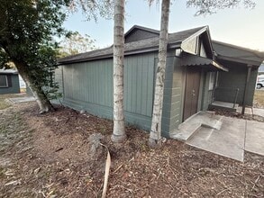 69 E Seminole Ave in Eustis, FL - Foto de edificio - Building Photo