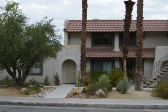 1826 N Mira Loma Way in Palm Springs, CA - Building Photo - Building Photo