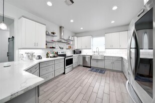 28402 Calaveras Creek Ct in Huffman, TX - Building Photo