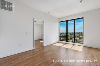 10700 Tabor St in Los Angeles, CA - Foto de edificio - Building Photo