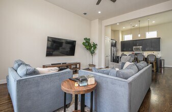 1204 Fowler St in Houston, TX - Building Photo - Building Photo