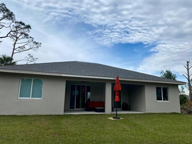 109 Swan Dr in Rotonda West, FL - Building Photo - Building Photo