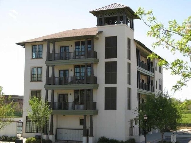 property at 943 N Ormewood Park Dr SE