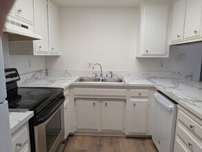 9279 Corinthian Cir in Sacramento, CA - Building Photo - Building Photo