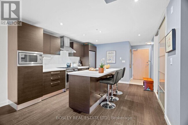 588 Annette St in Toronto, ON - Building Photo - Building Photo