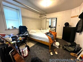 35 Cummings Rd in Boston, MA - Foto de edificio - Building Photo