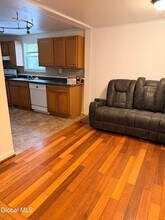 200 Mohawk St, Unit 1 in Cohoes, NY - Foto de edificio - Building Photo