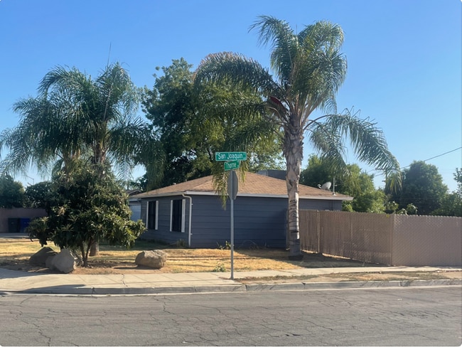 property at 15 E San Joaquin St