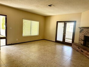 1404 Santa Margarita St in Las Vegas, NV - Building Photo - Building Photo