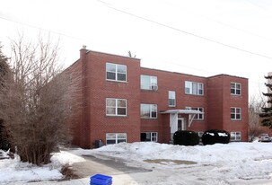 2123 Harris Cres in Burlington, ON - Building Photo