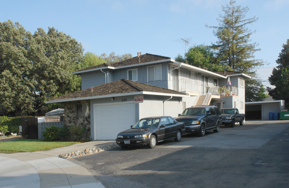 225 Rose Ct in Campbell, CA - Foto de edificio