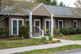 Page Place in Bedford, MA - Foto de edificio - Building Photo