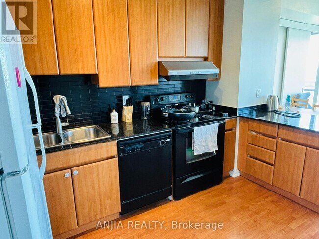 30-1630 Canterbury Pl in Toronto, ON - Building Photo - Building Photo