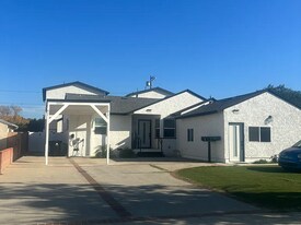 10430 Densmore Ave in Granada Hills, CA - Building Photo