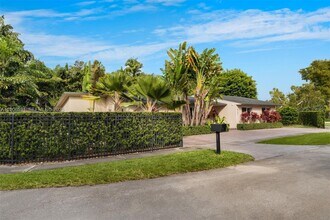6701 SW 49th Terrace in Miami, FL - Building Photo - Building Photo