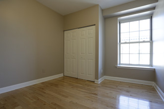 248 Market St in Philadelphia, PA - Building Photo - Interior Photo