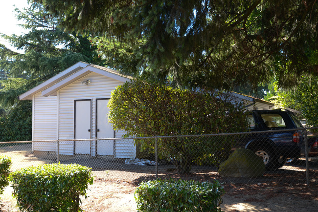 21 NE 160th Ave in Portland, OR - Foto de edificio - Building Photo