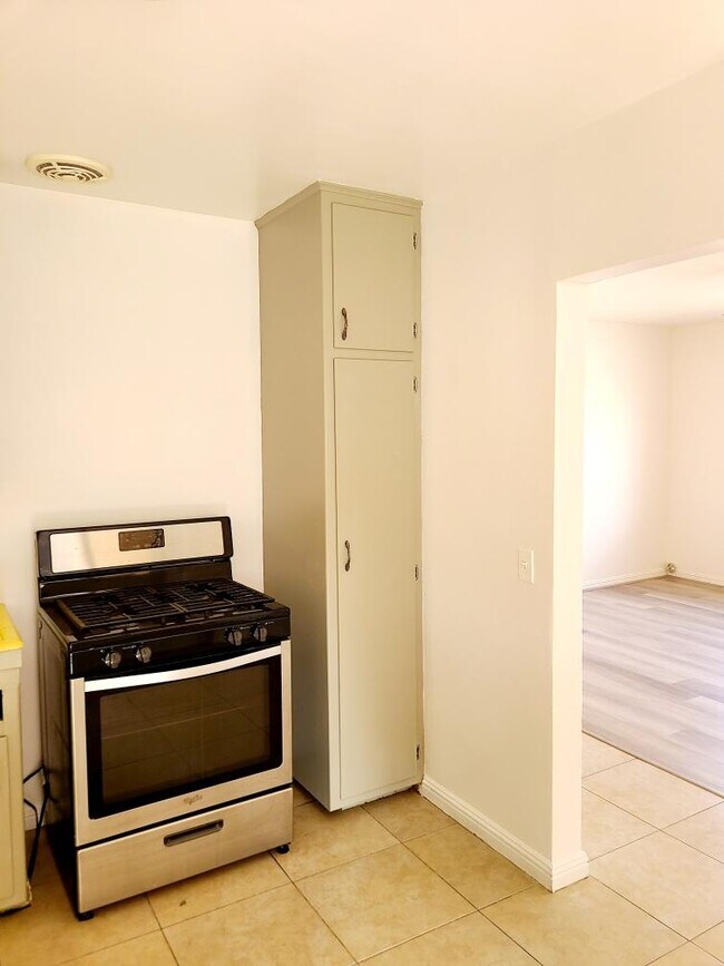 324 E Graves Ave in Monterey Park, CA - Building Photo - Building Photo