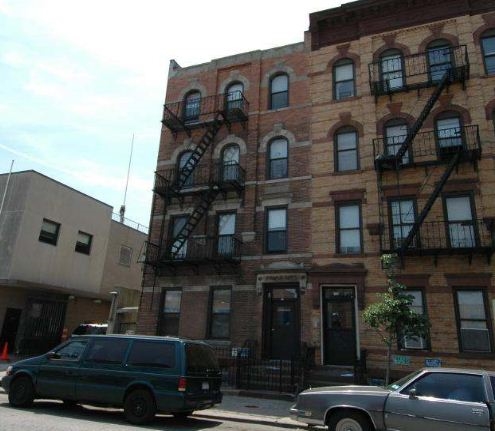 Carriage House in Brooklyn, NY - Building Photo