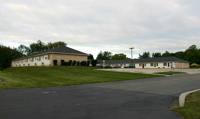 Indian Court Apartment Homes in Aurora, IL - Building Photo - Building Photo