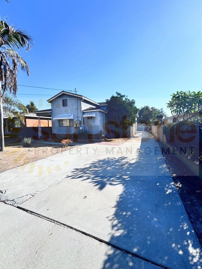 138 N Soldano Ave in Azusa, CA - Foto de edificio - Building Photo