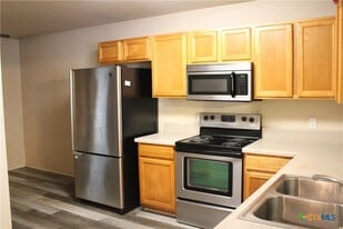 415 E 4th Ave in Belton, TX - Building Photo