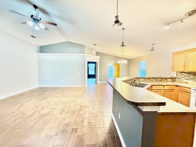 2070 Catline Cir in Navarre, FL - Building Photo - Building Photo