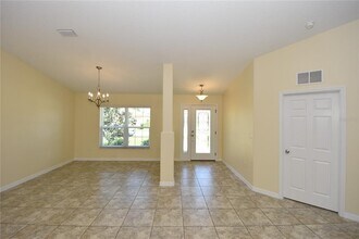 56 Pin Oak Dr in Palm Coast, FL - Building Photo - Building Photo