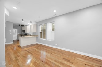 3251 W Carroll Ave, Unit 2 in Chicago, IL - Building Photo - Building Photo