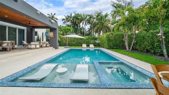 10603 NE 11th Ave in Miami Shores, FL - Building Photo - Building Photo