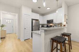 226 Bonnie Bnd in San Antonio, TX - Foto de edificio - Building Photo