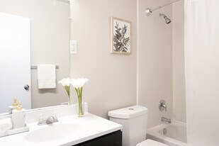 Inverness Apartments in Guelph, ON - Building Photo