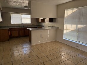 2114 W Greens Rd in Houston, TX - Building Photo - Building Photo