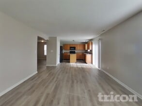 4459 Bellchime Dr in Indianapolis, IN - Foto de edificio - Building Photo