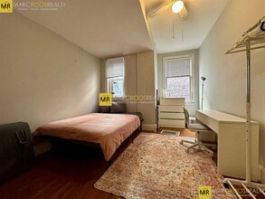 184 Saint Paul St, Unit 1 in Brookline, MA - Foto de edificio - Building Photo
