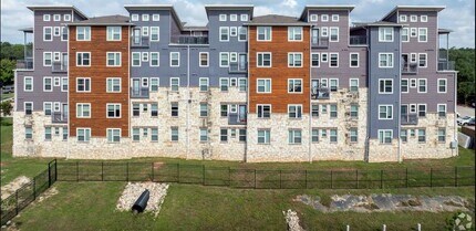 2401 E Oltorf St in Austin, TX - Building Photo - Building Photo