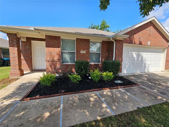 5813 World Champion Ct in Fort Worth, TX - Building Photo - Building Photo