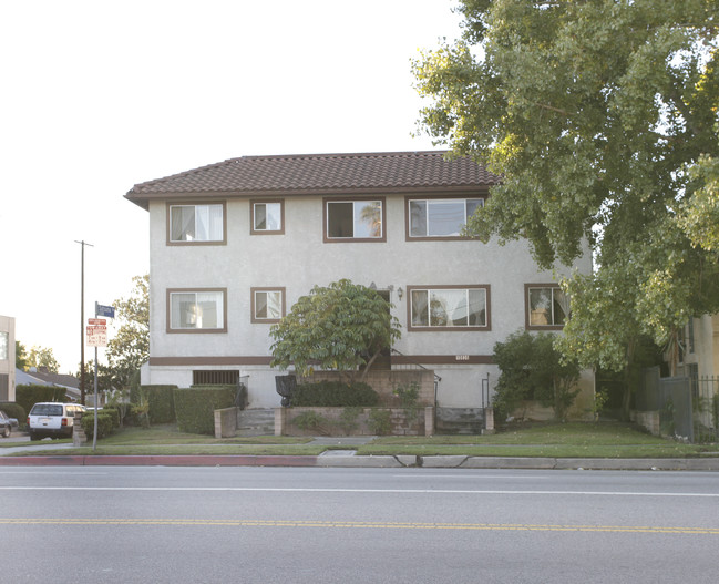 10836 Victory Blvd in North Hollywood, CA - Building Photo - Building Photo