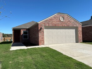 1913 Loveland St in Springdale, AR - Building Photo - Building Photo