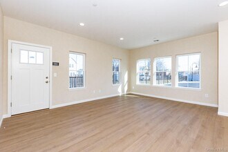 843 Lake Blvd in Lindenhurst, NY - Building Photo - Building Photo