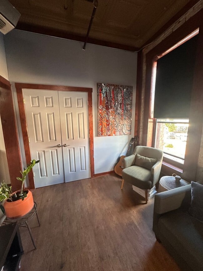 110-110 E Tyler St in Longview, TX - Building Photo - Building Photo