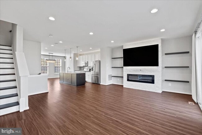8182 Broad Pl