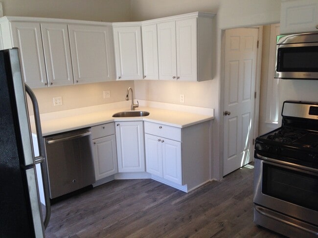 43 Nicholson St, Unit 43.5 Rear Apartment in Rochester, NY - Foto de edificio - Building Photo
