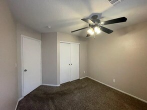 5925 Kenmore St in North Las Vegas, NV - Building Photo - Building Photo